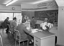 159716 Interieur van het seinhuis op het 4e perron van het N.S.-station Rotterdam C.S. te Rotterdam.